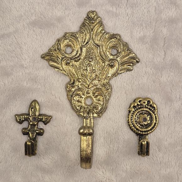 Vintage 1968 American Tack & Hardware Wall Clothing Hook 3-7/8" & 2 Mini Hooks - Picture 1 of 10